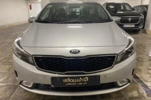 عکس جلوی کیا سراتو