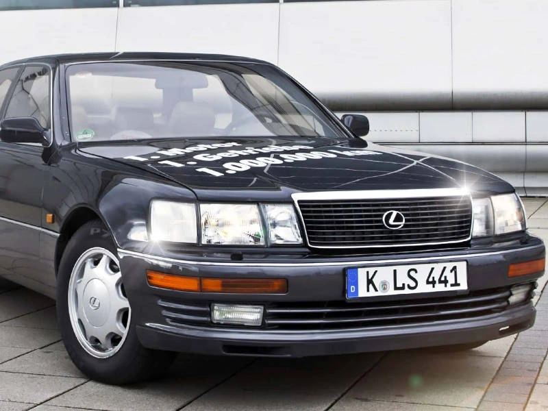 مشخصات لکسوس LS400